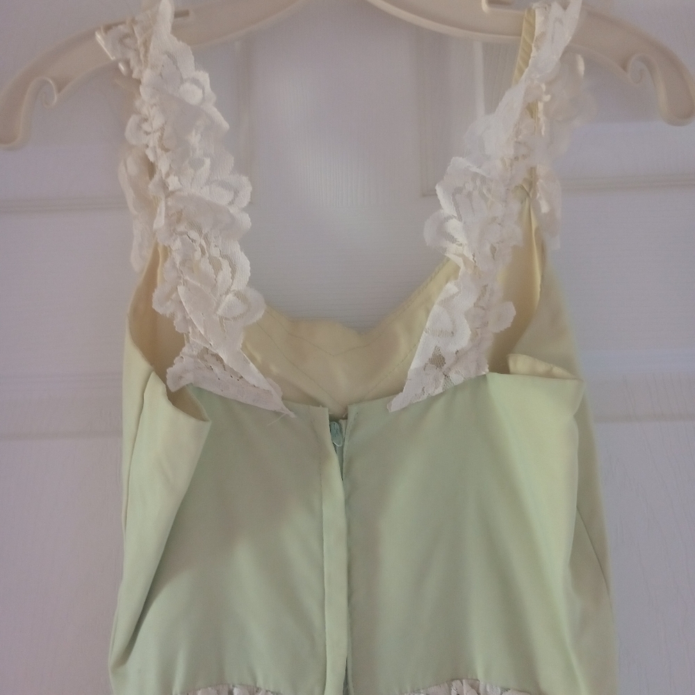 Elegant Green and White Vintage Dress Circa 1979-1980 - Picture 6 of 7